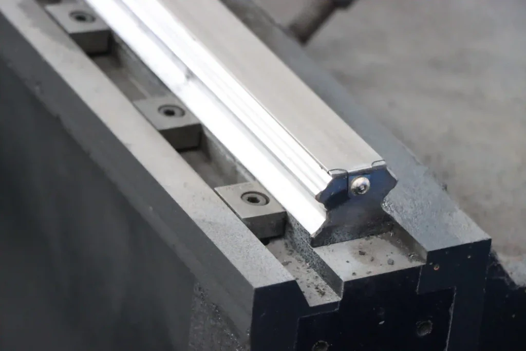 Linear guideways and ball screws for CNC gantry mill